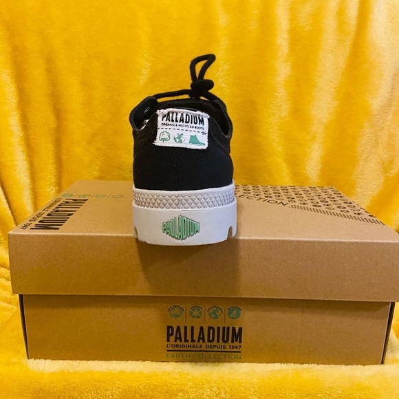 Palladium loafers
Low top vegan shoes - Picture 3 of 5